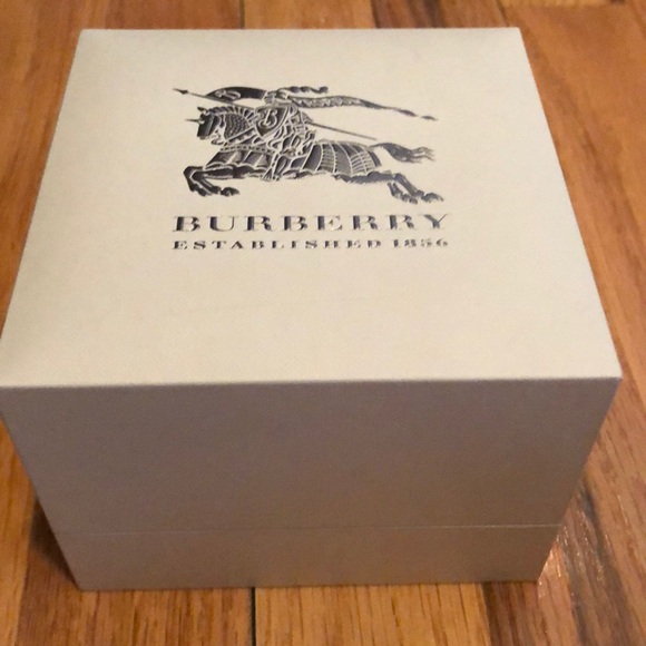 Authentic Burberry Watch- rarely worn - Picture 3 of 6
